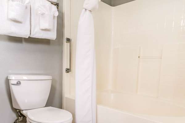  - Clarion Hotel Humboldt Bay Eureka