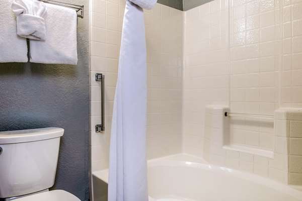  - Clarion Hotel Humboldt Bay Eureka