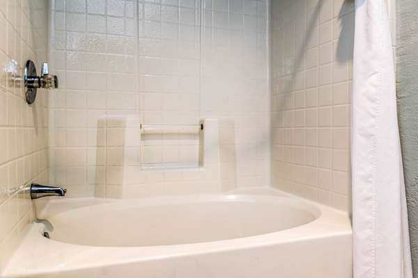  - Clarion Hotel Humboldt Bay Eureka