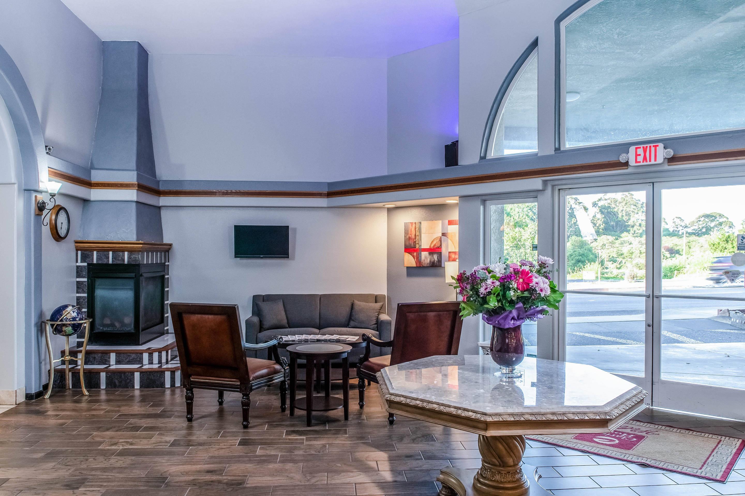 Spacious lobby with sitting area