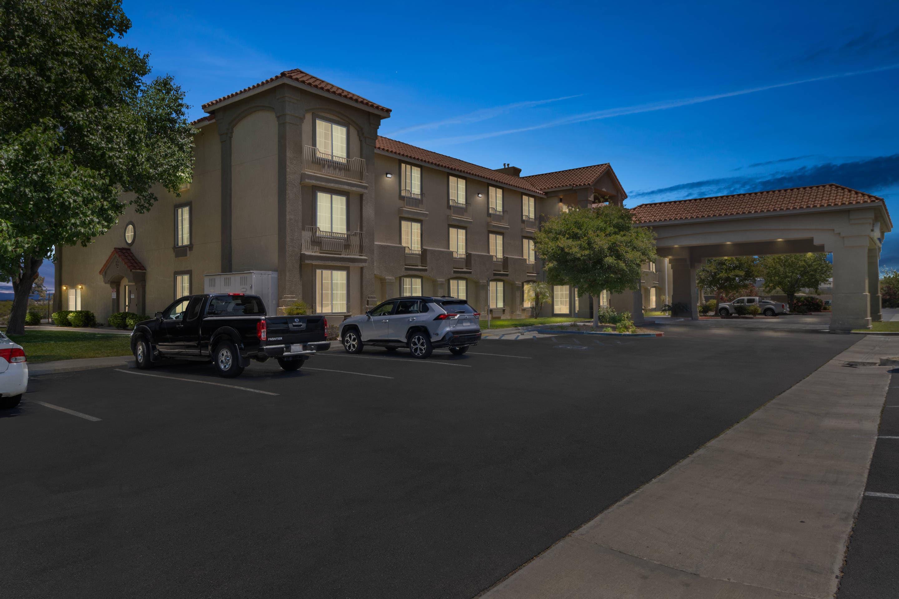 Hotel At Night | Comfort Inn & Suites Lancaster Antelope Valley
