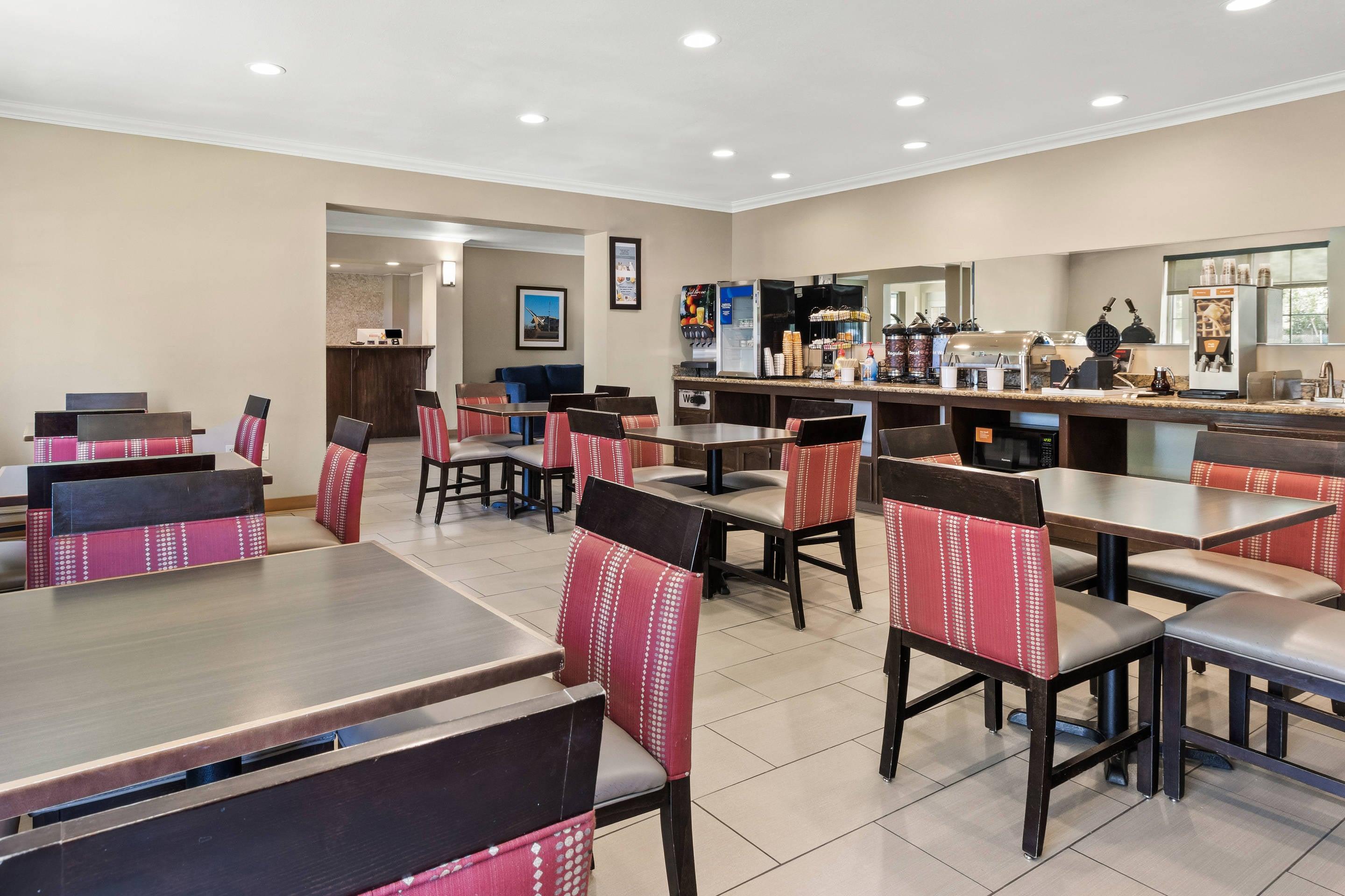 Breakfast area | Comfort Inn & Suites Lancaster Antelope Valley