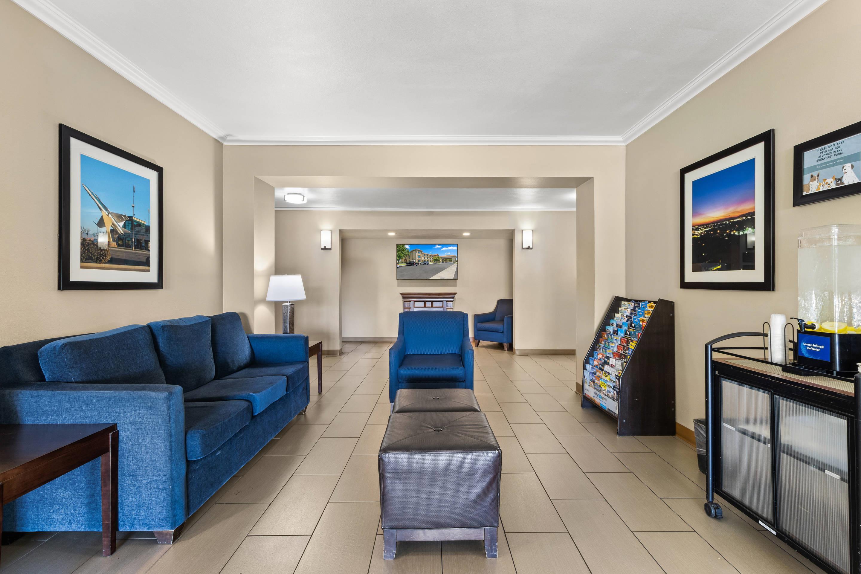 Hotel lobby | Comfort Inn & Suites Lancaster Antelope Valley