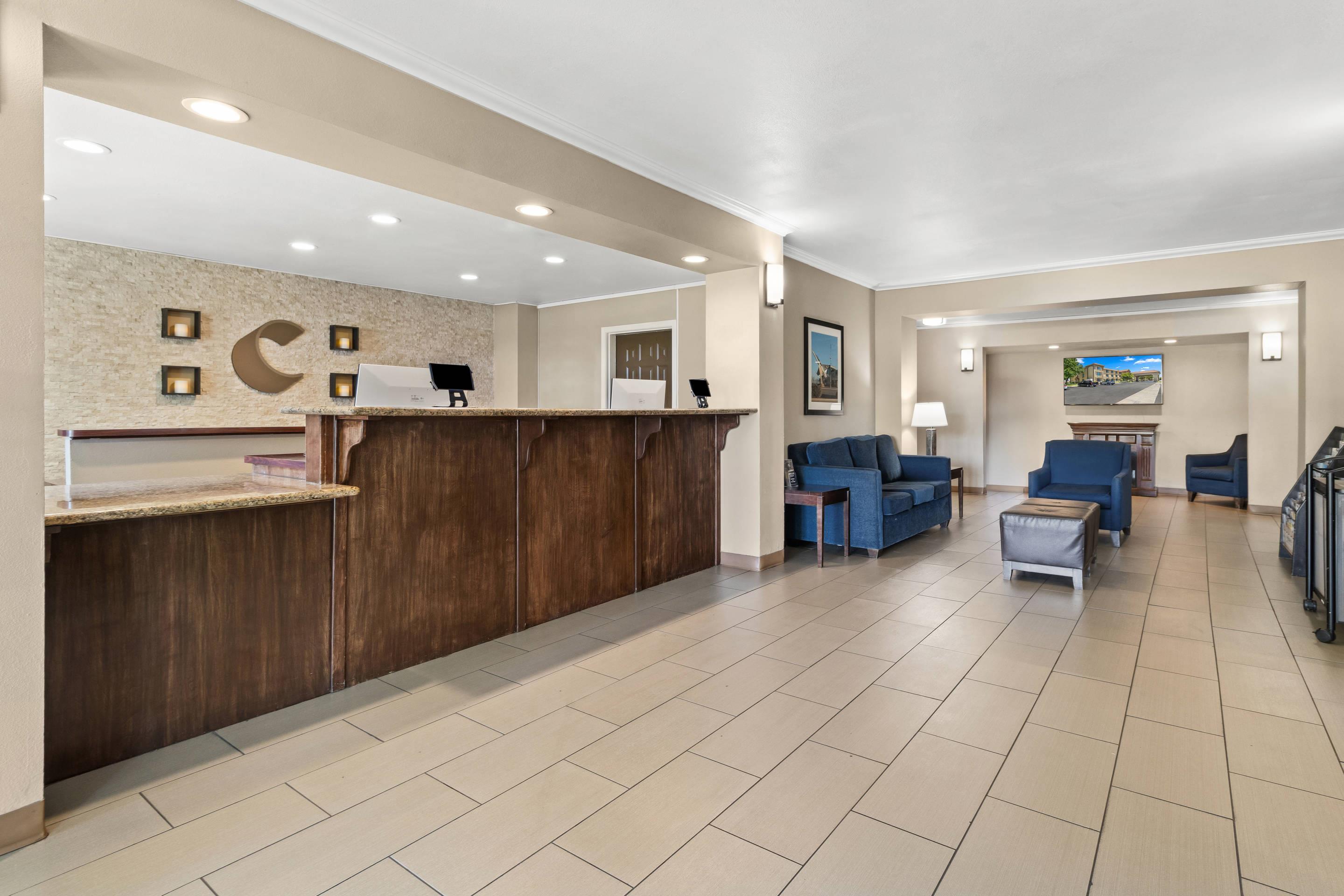 Hotel lobby | Comfort Inn & Suites Lancaster Antelope Valley