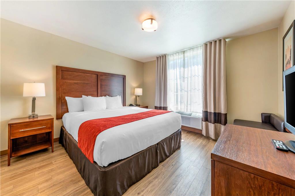 COMFORT INN AND SUITES LANCASTER AN-guestroom-Guest Room,Suite,On-Site.jpg