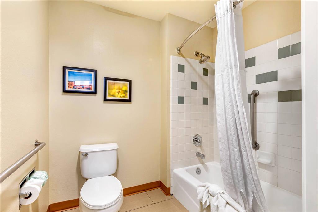 COMFORT INN AND SUITES LANCASTER AN-guestroom-Guest Room,Bathroom,On-Site.jpg