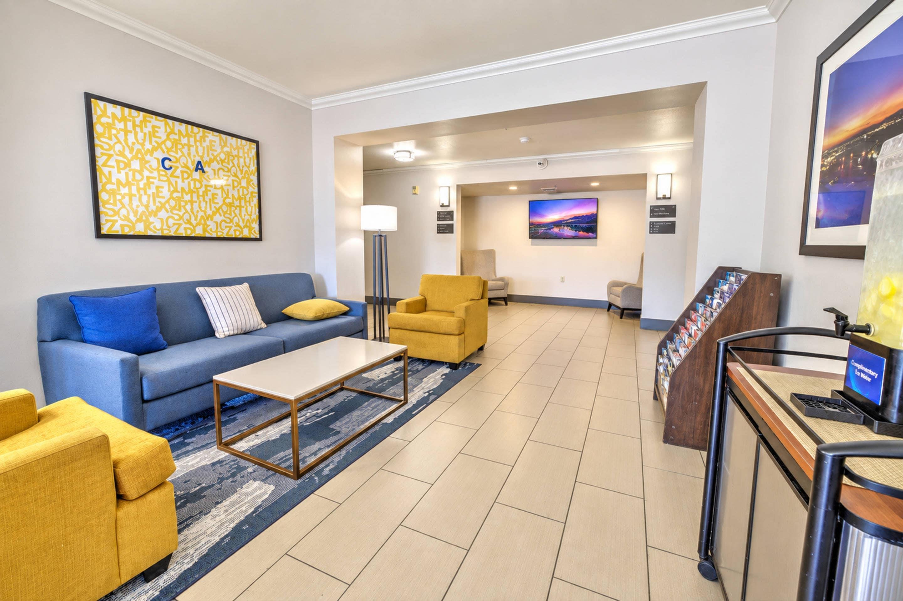 Hotel lobby | Comfort Inn & Suites Lancaster Antelope Valley
