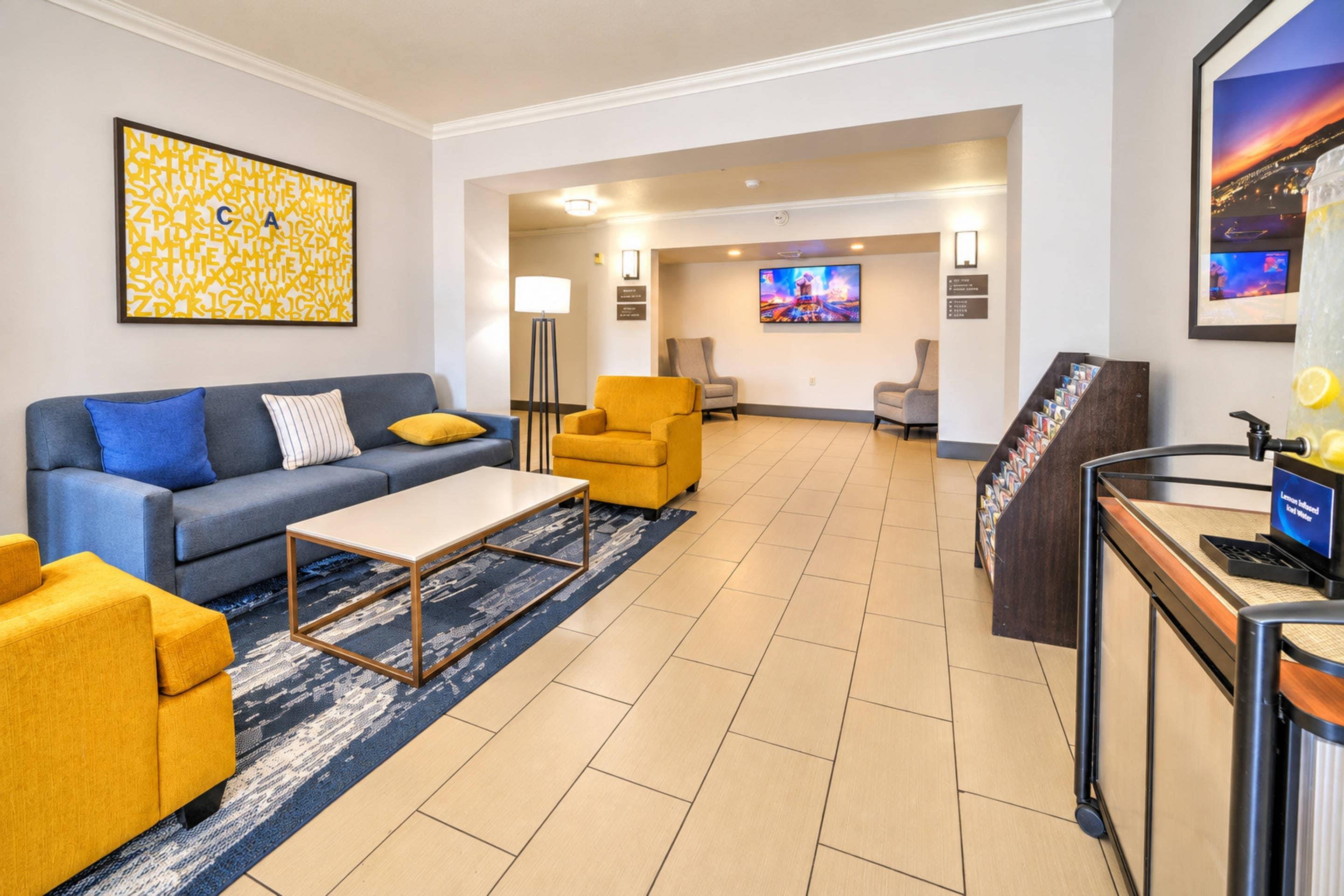 Hotel lobby | Comfort Inn & Suites Lancaster Antelope Valley