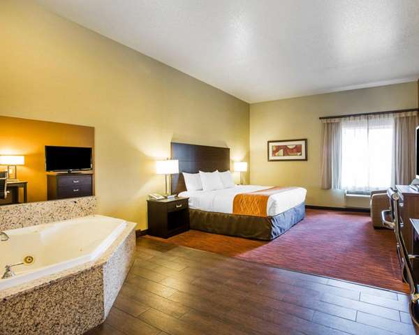Suite - Comfort Suites Clovis