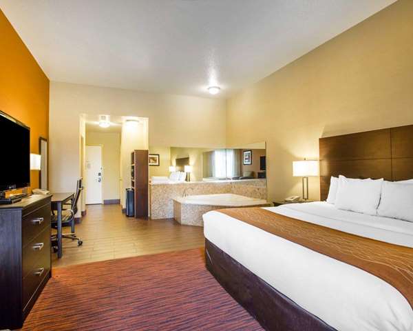 Suite - Comfort Suites Clovis