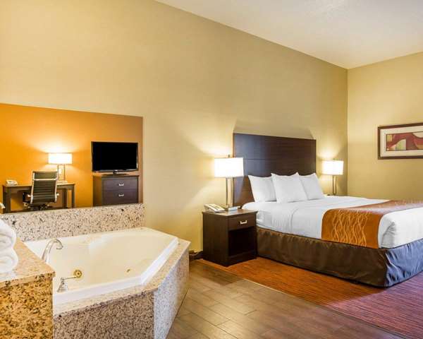 Suite - Comfort Suites Clovis