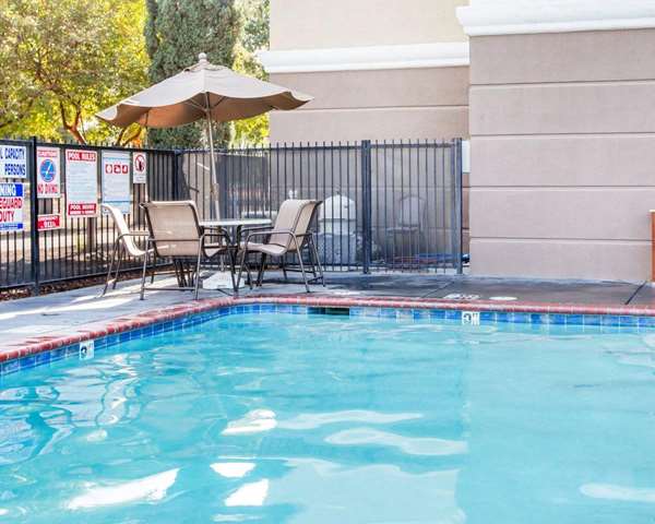 Pool - Comfort Suites Clovis