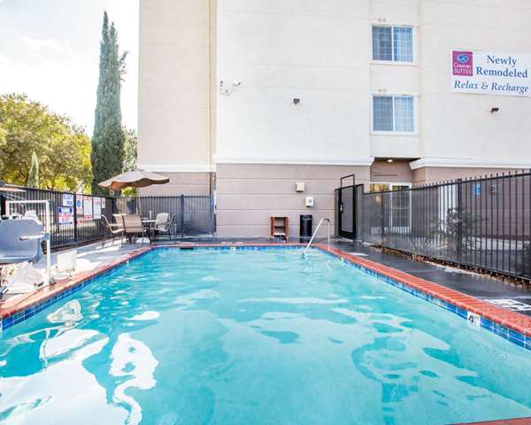 Pool - Comfort Suites Clovis