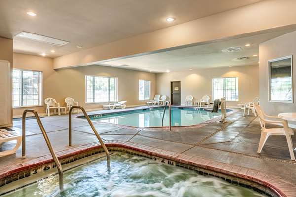 Pool - Comfort Inn & Suites Galt
