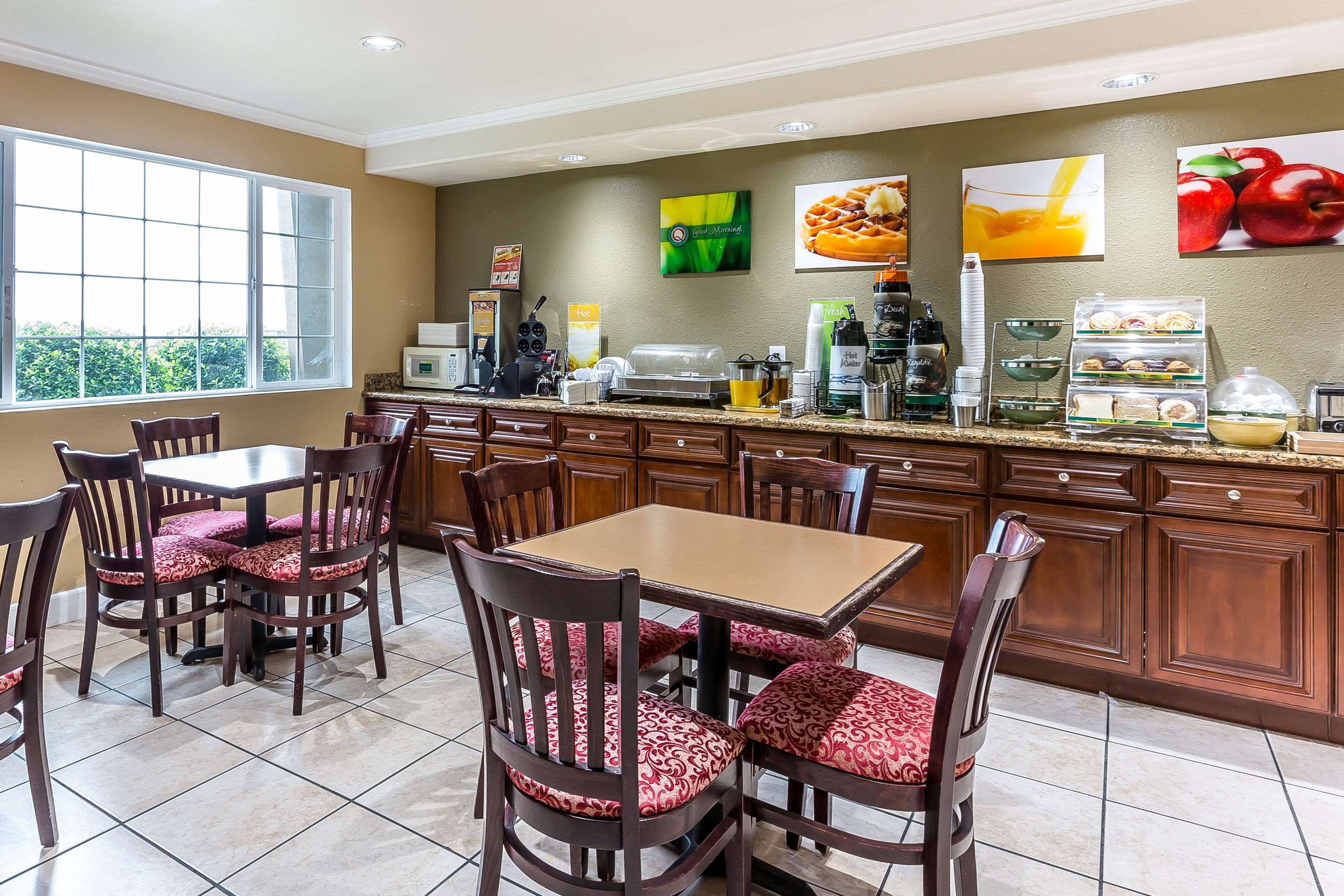 Breakfast area