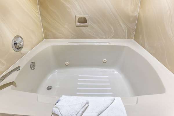 Suite - Quality Inn San Simeon