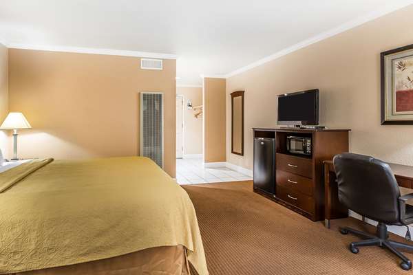Suite - Quality Inn San Simeon