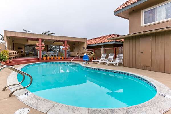 Pool - Quality Inn San Simeon