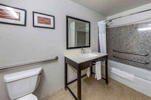  - Comfort Inn & Suites North Hollywood
