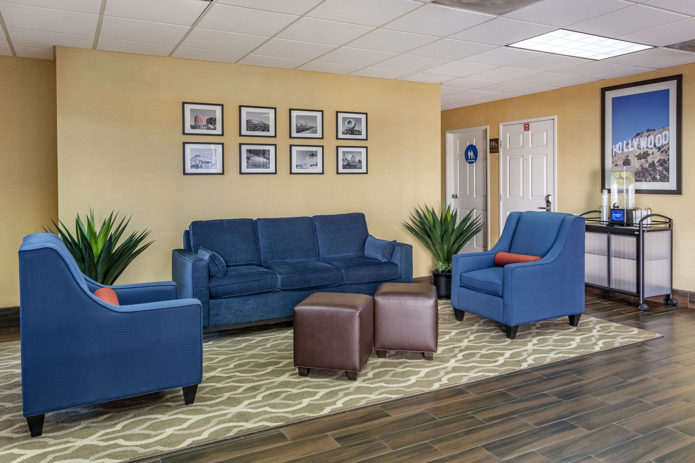 Hotel lobby | Comfort Inn & Suites Near Universal - North Hollywood – Burbank