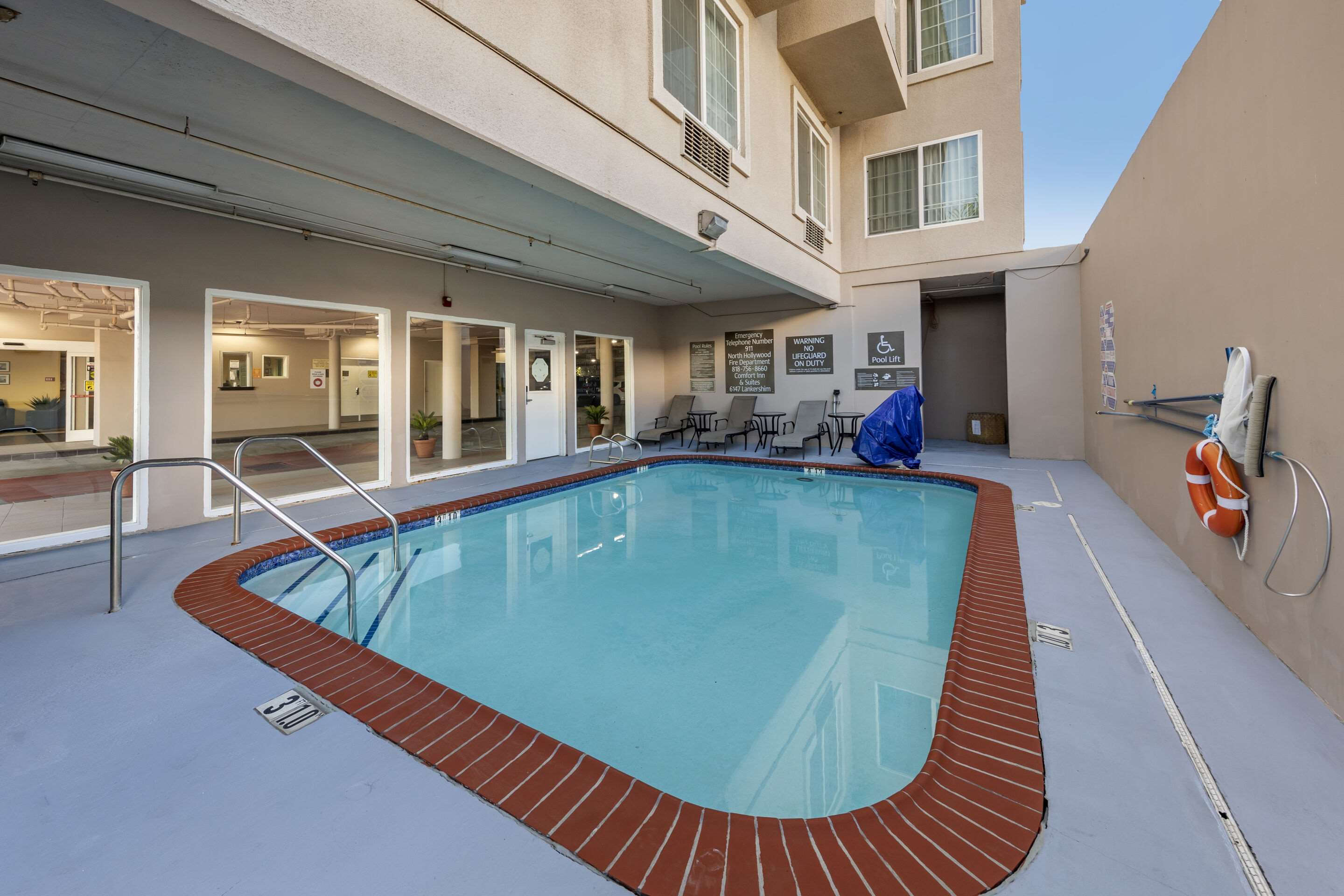 Indoor pool | Comfort Inn & Suites Near Universal - North Hollywood – Burbank