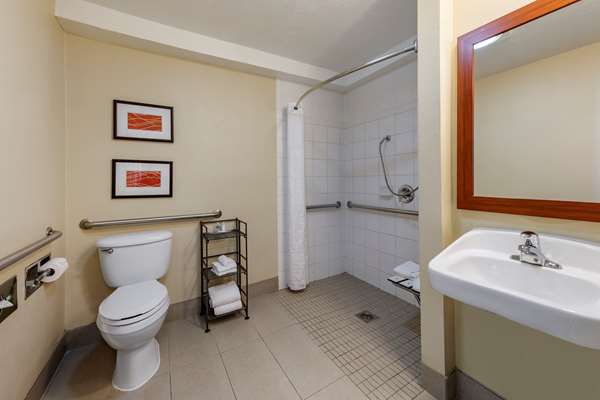  - Comfort Inn Ventura - US 101, Exit 68