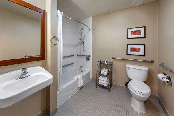  - Comfort Inn Ventura - US 101, Exit 68