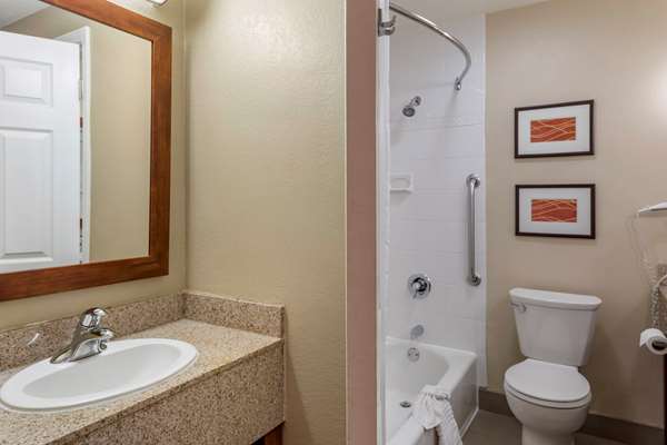  - Comfort Inn Ventura - US 101, Exit 68