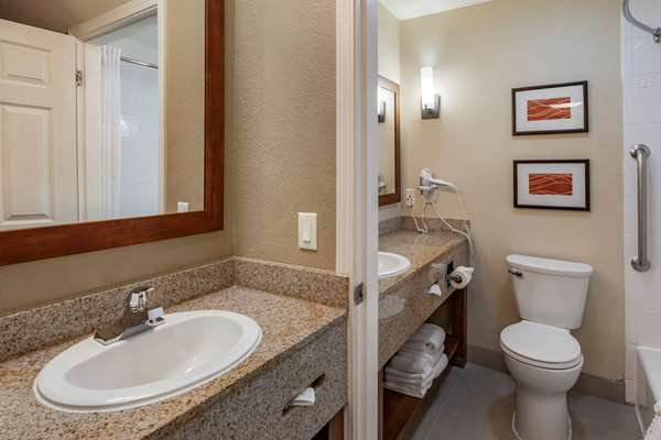  - Comfort Inn Ventura - US 101, Exit 68
