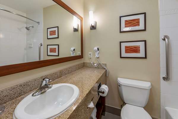  - Comfort Inn Ventura - US 101, Exit 68
