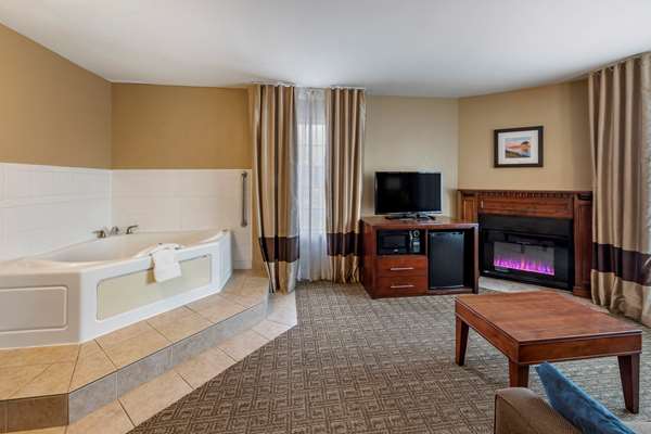Suite - Comfort Inn Ventura - US 101, Exit 68