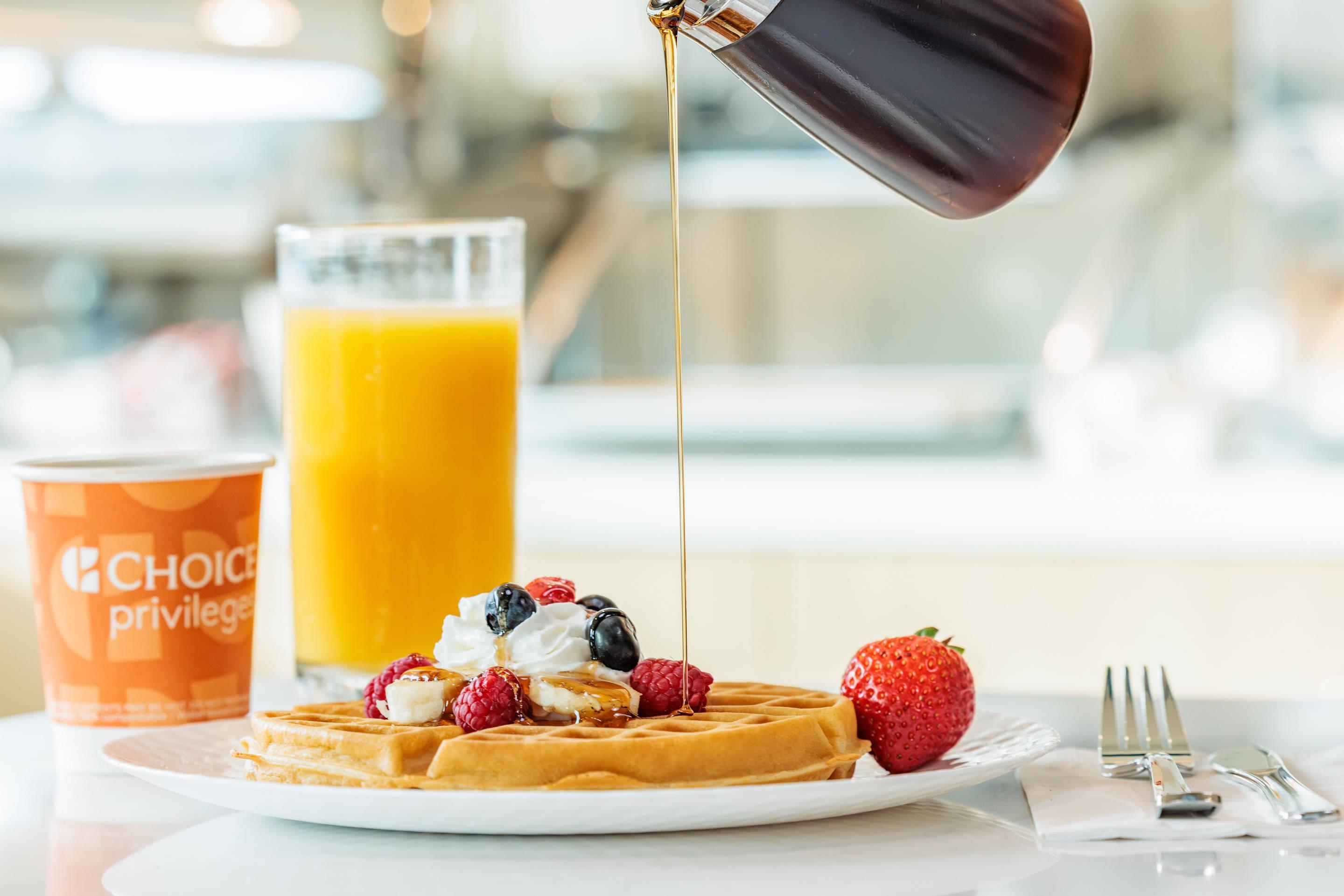 Breakfast | Comfort Inn & Suites Ventura Beach