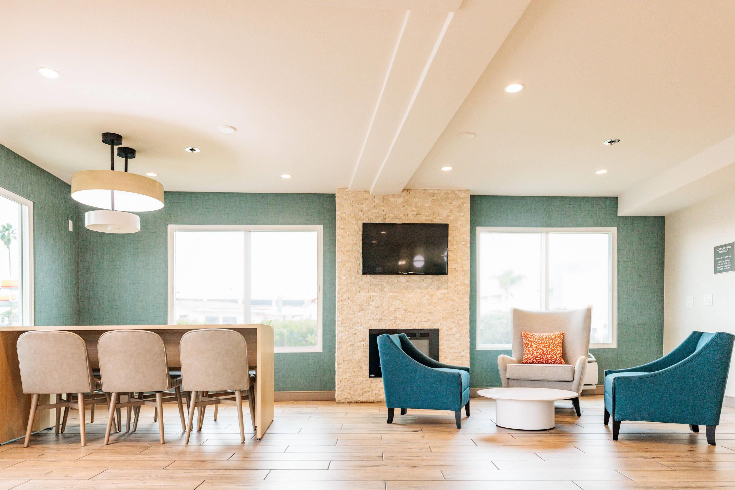 Lobby with sitting area | Comfort Inn & Suites Ventura Beach
