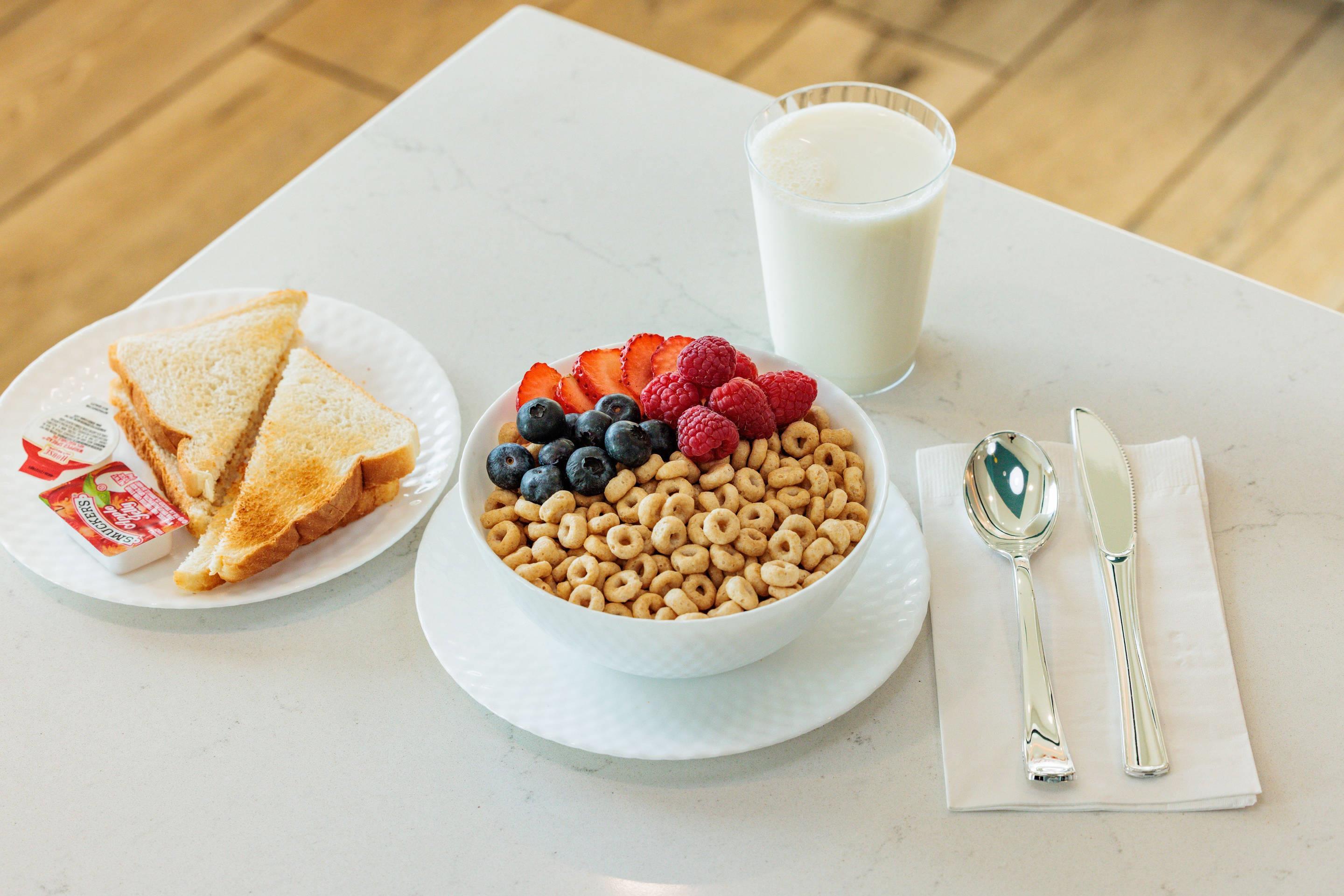 Breakfast | Comfort Inn & Suites Ventura Beach