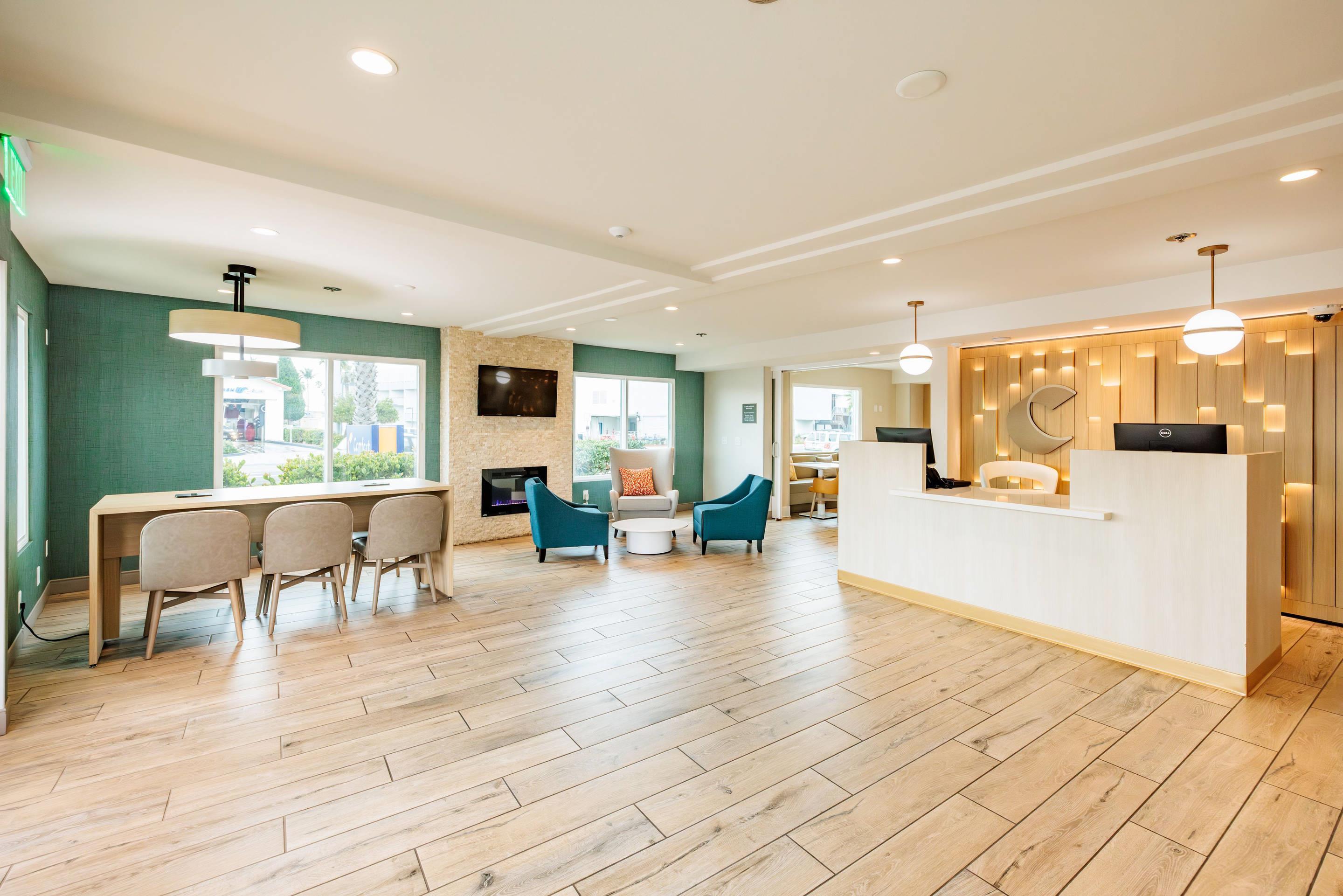 Hotel lobby | Comfort Inn & Suites Ventura Beach