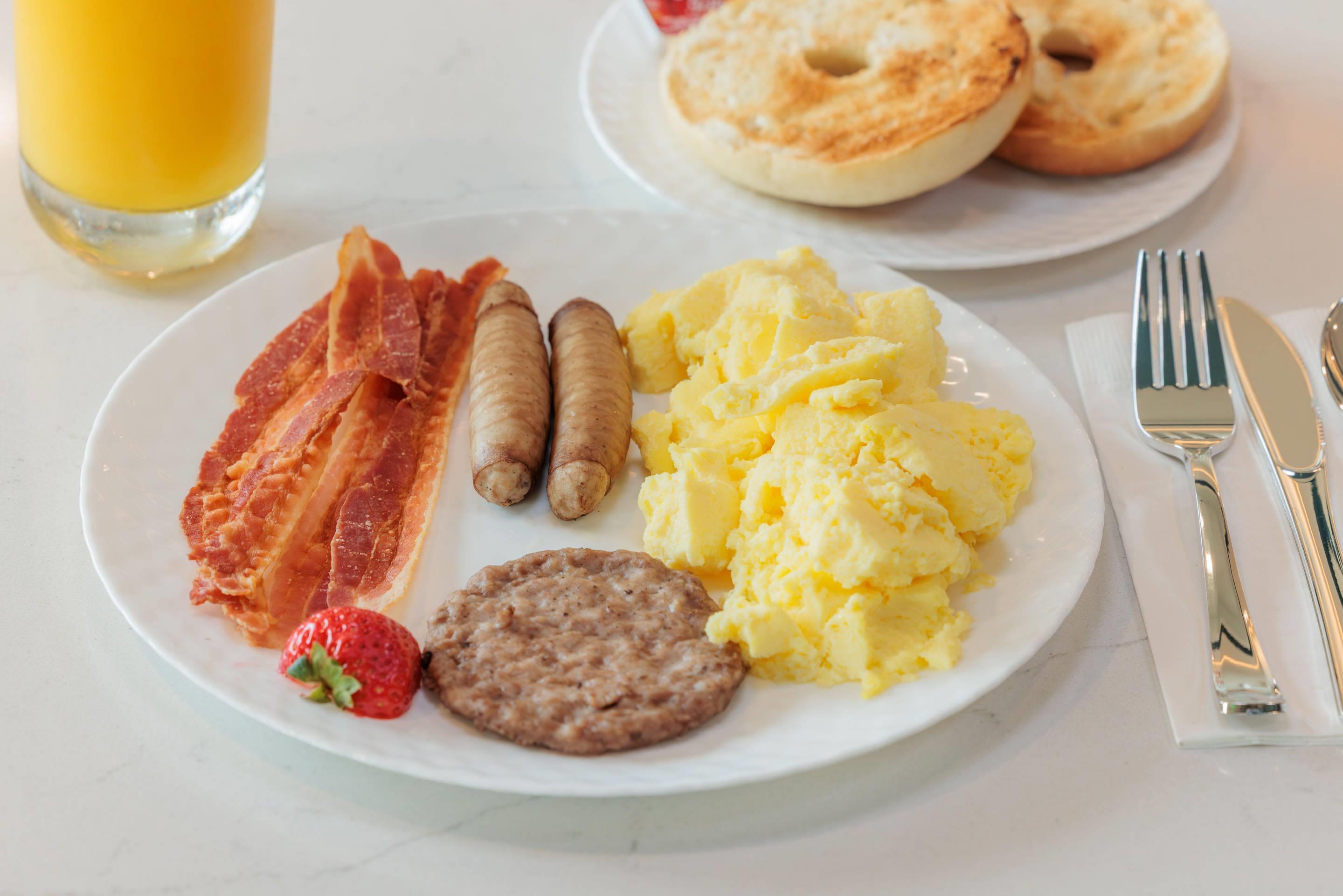 Breakfast | Comfort Inn & Suites Ventura Beach