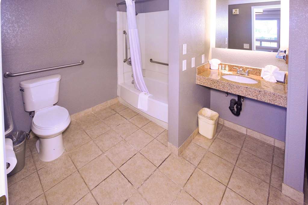 COMFORT INN ENCINITAS NEAR LEGOLAND-guestroom-Guest Room,Bathroom,On-Site.jpg