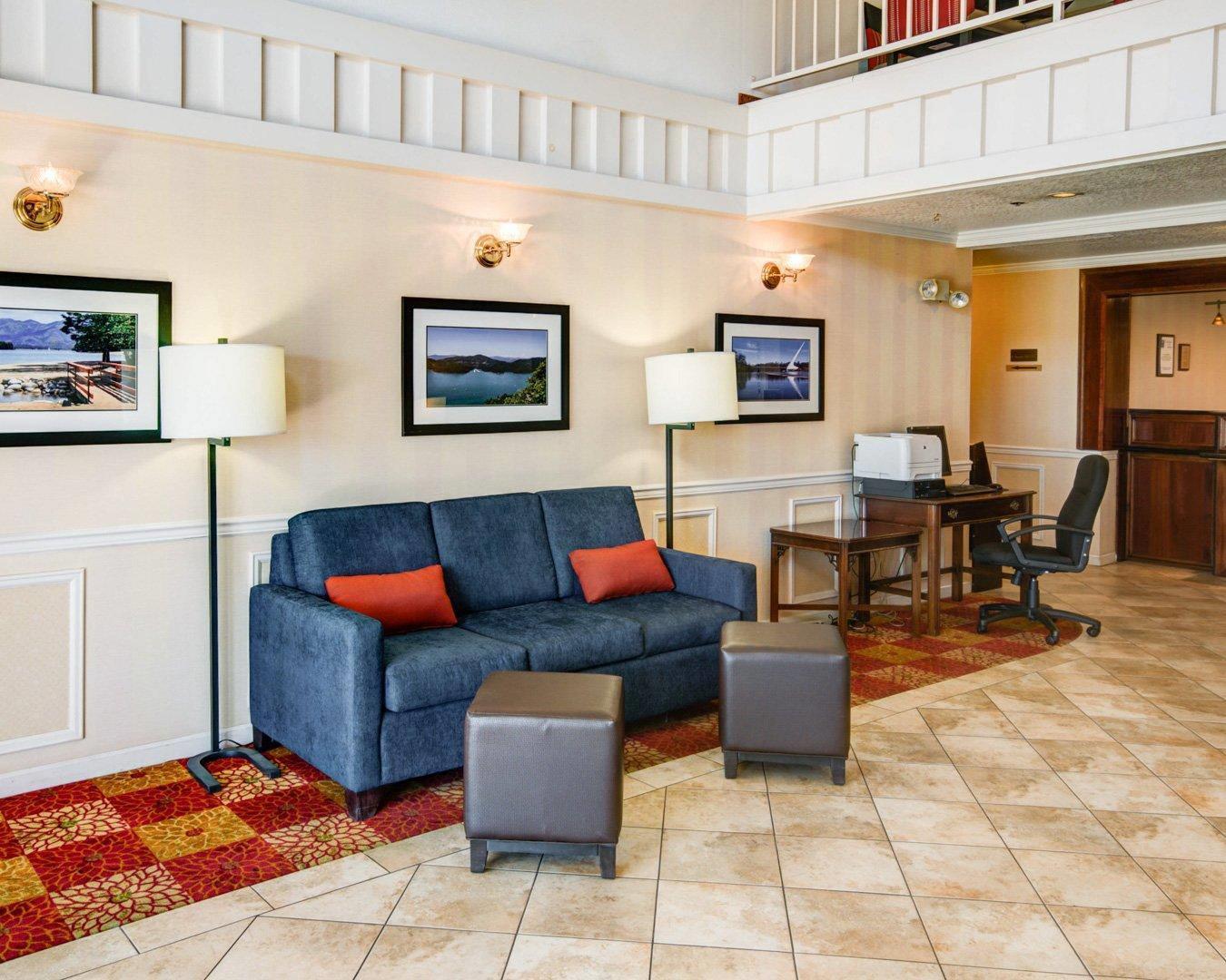 Lobby with sitting area | Comfort Inn Redding