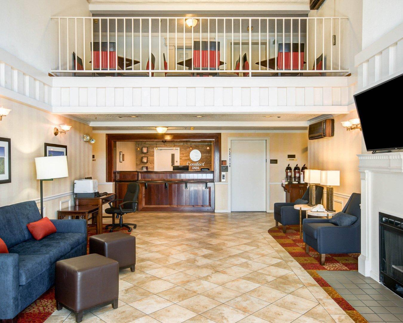 Spacious lobby with sitting area | Comfort Inn Redding