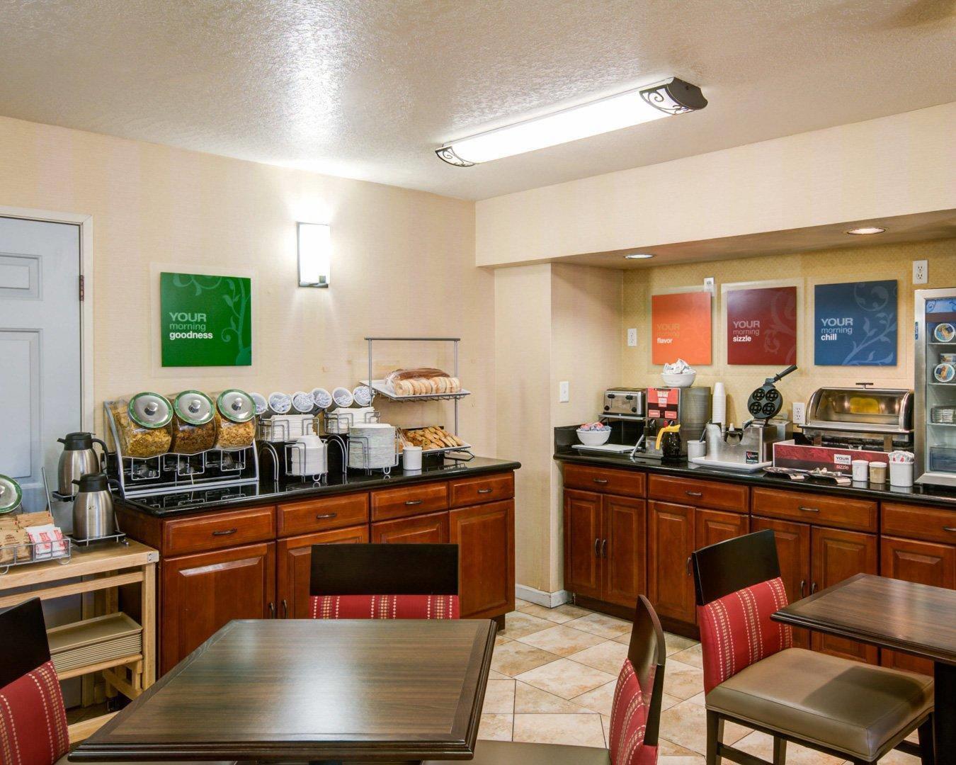 Breakfast counter | Comfort Inn Redding