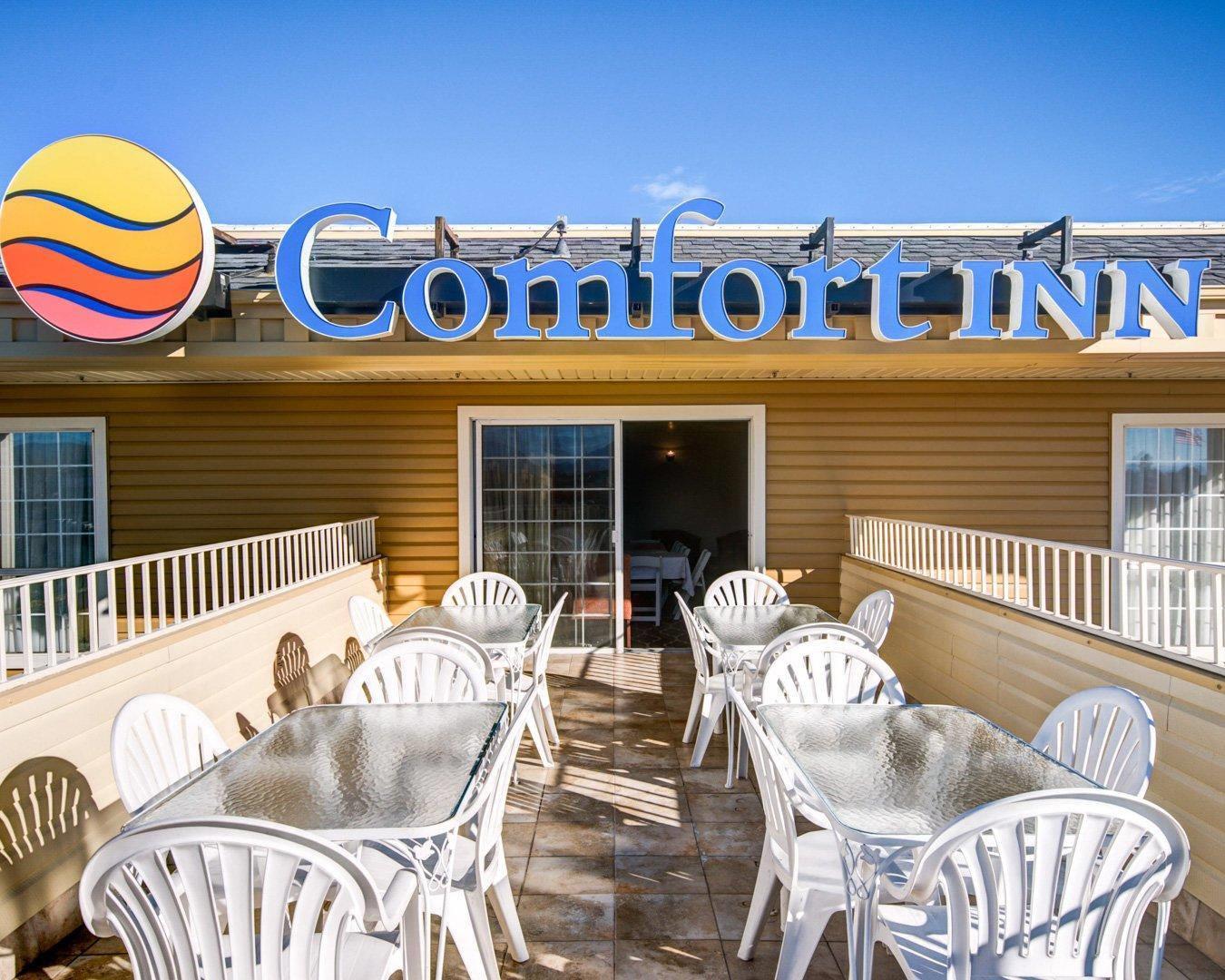 Relax on the sundeck | Comfort Inn Redding