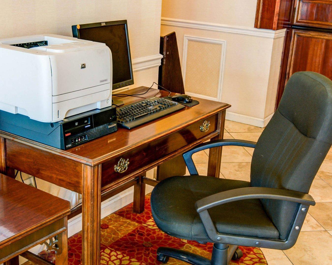 Business center | Comfort Inn Redding
