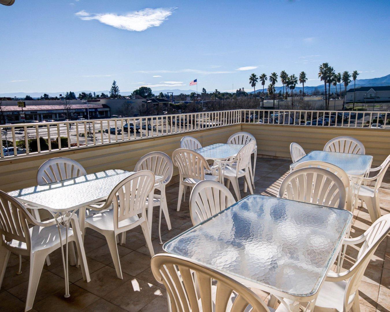 Outdoor pool with sundeck | Comfort Inn Redding