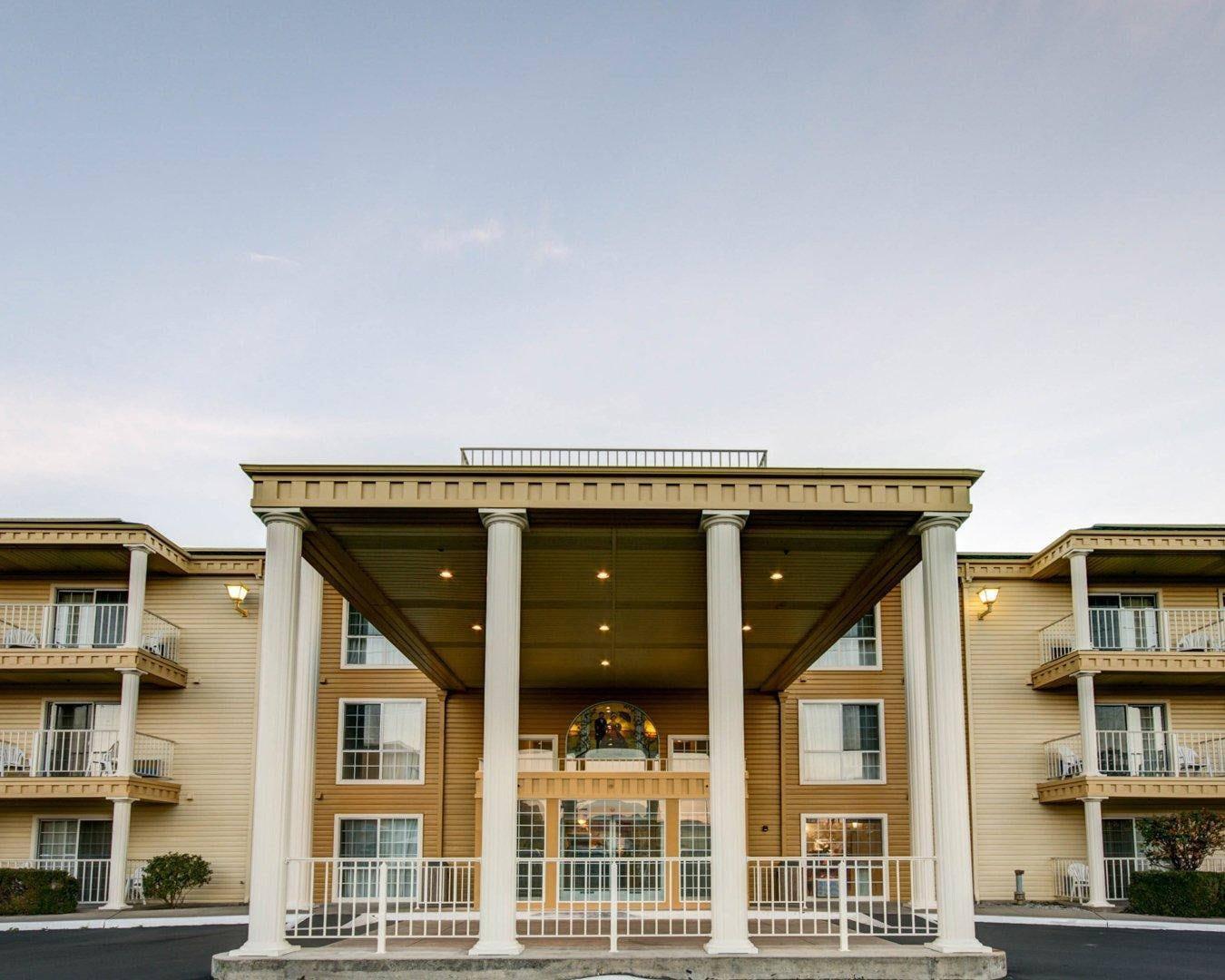 Hotel Entrance | Comfort Inn Redding