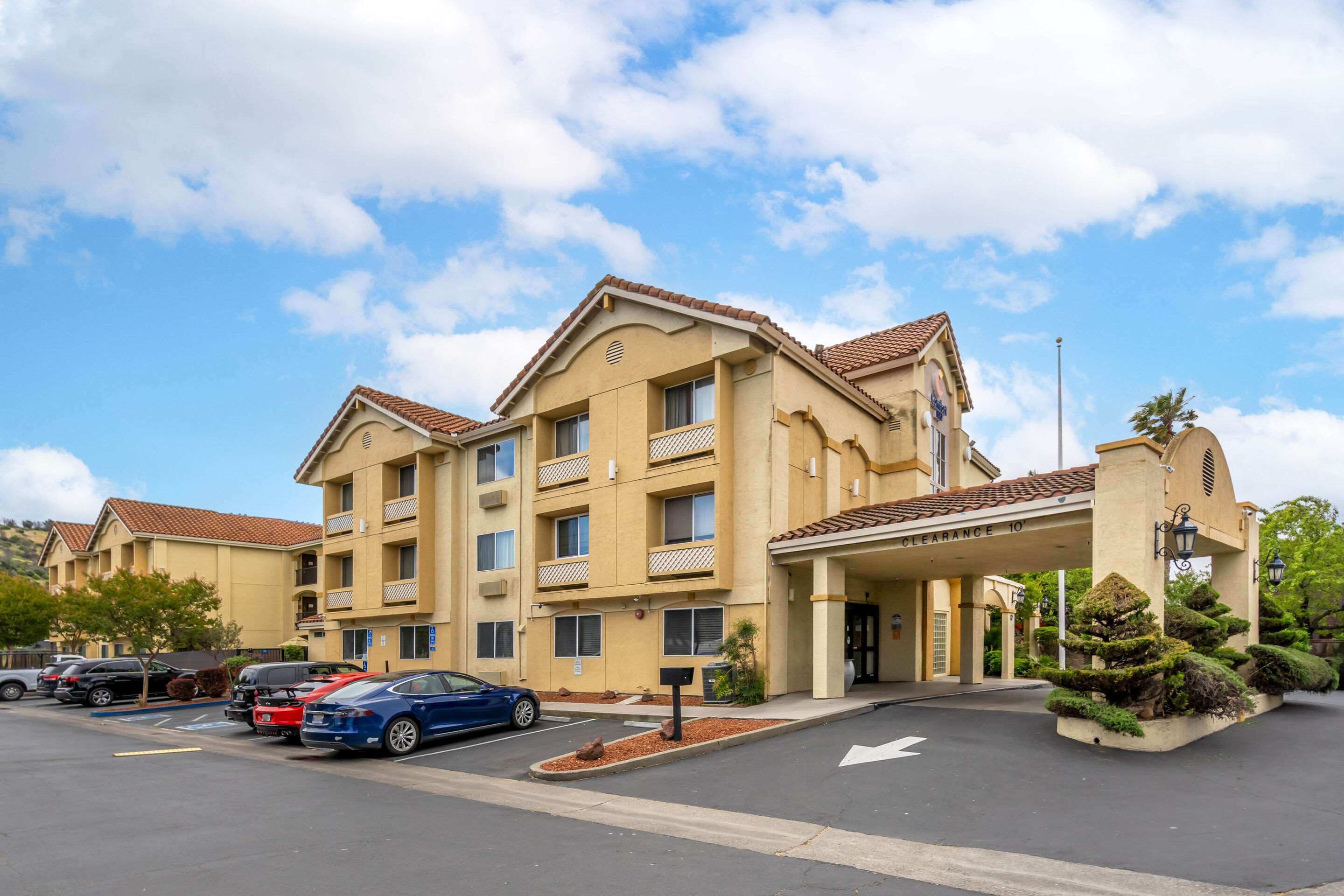 Hotel entrance | Comfort Inn Cordelia