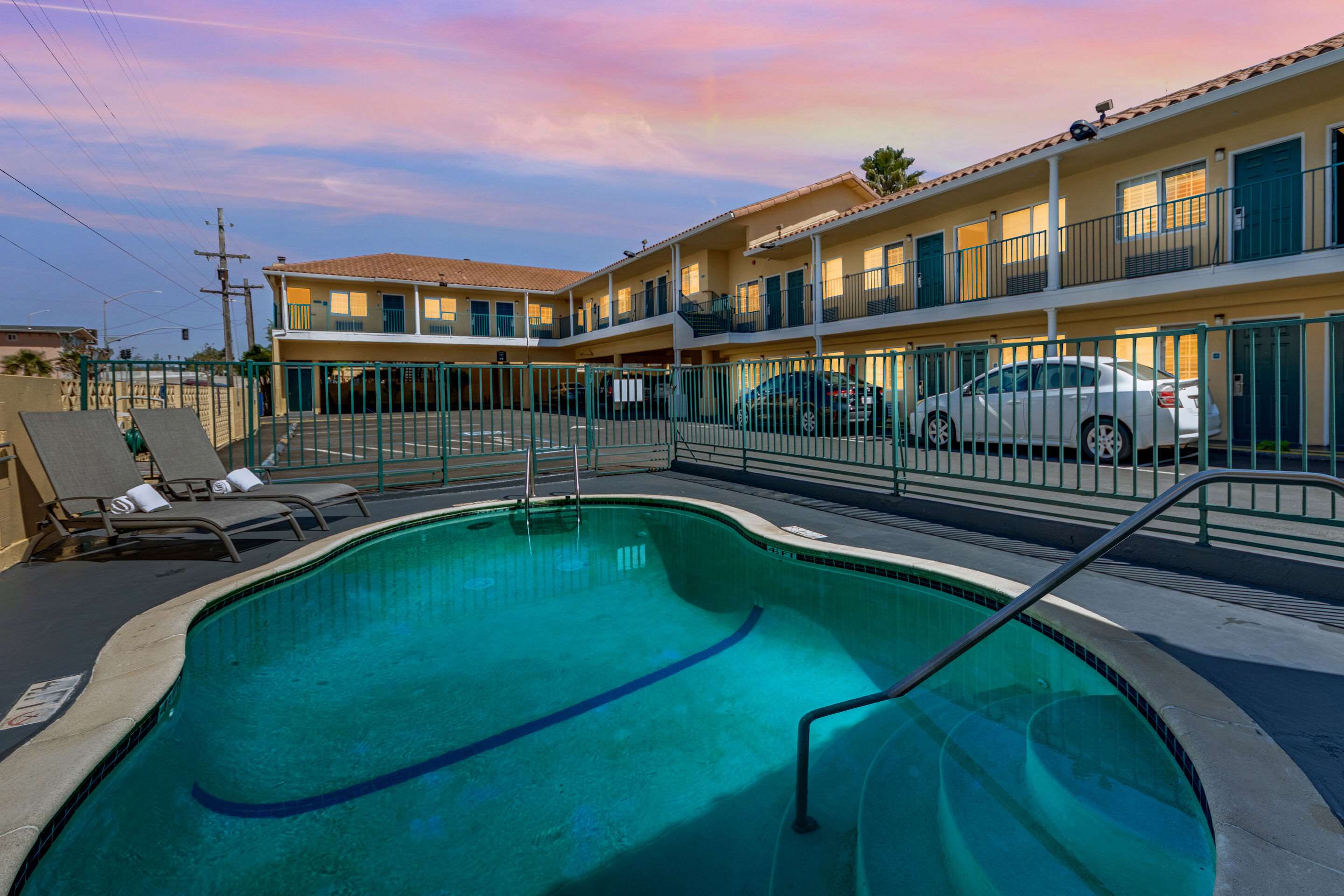 Twilight | Comfort Inn Beach/Boardwalk Area