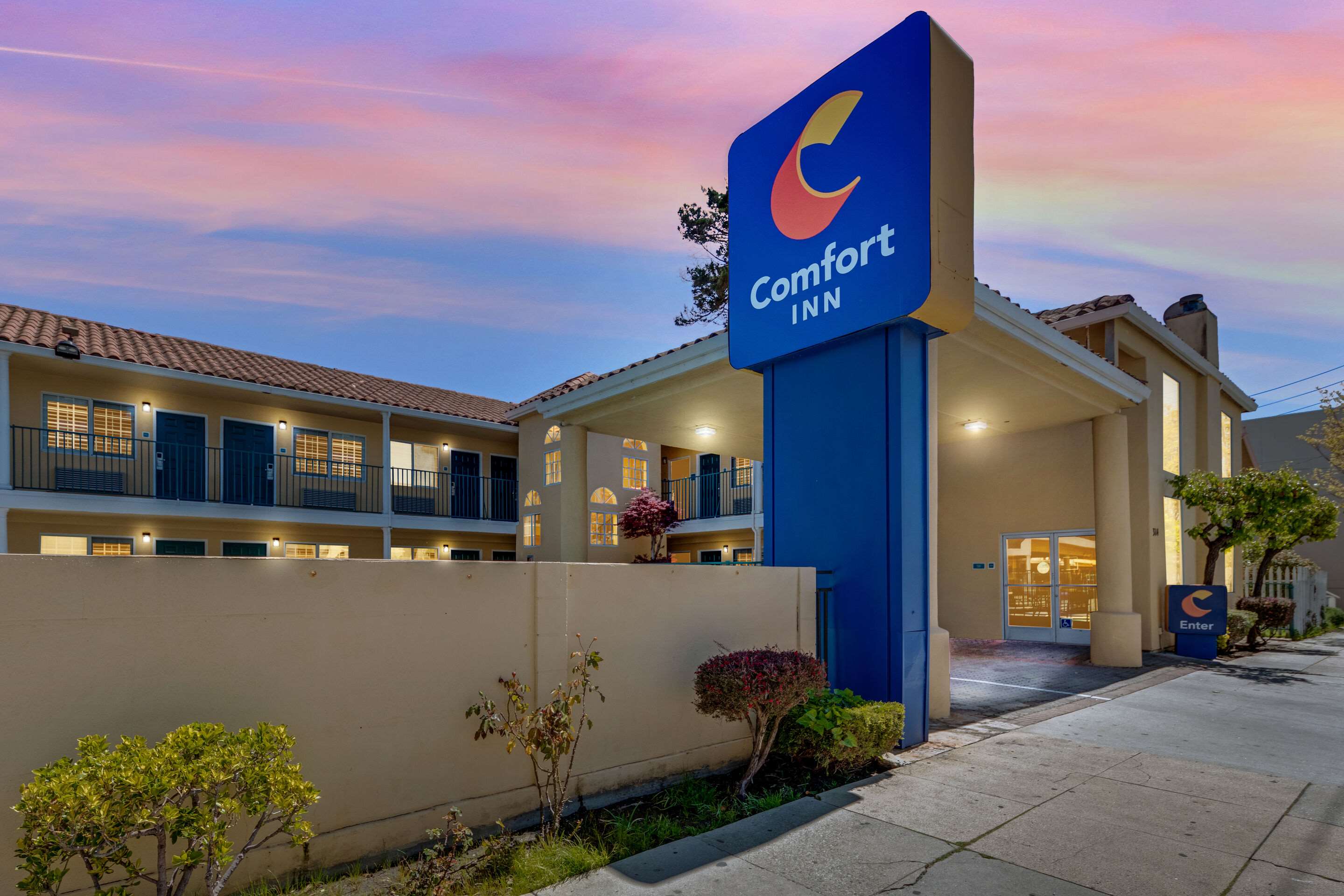 Twilight | Comfort Inn Beach/Boardwalk Area