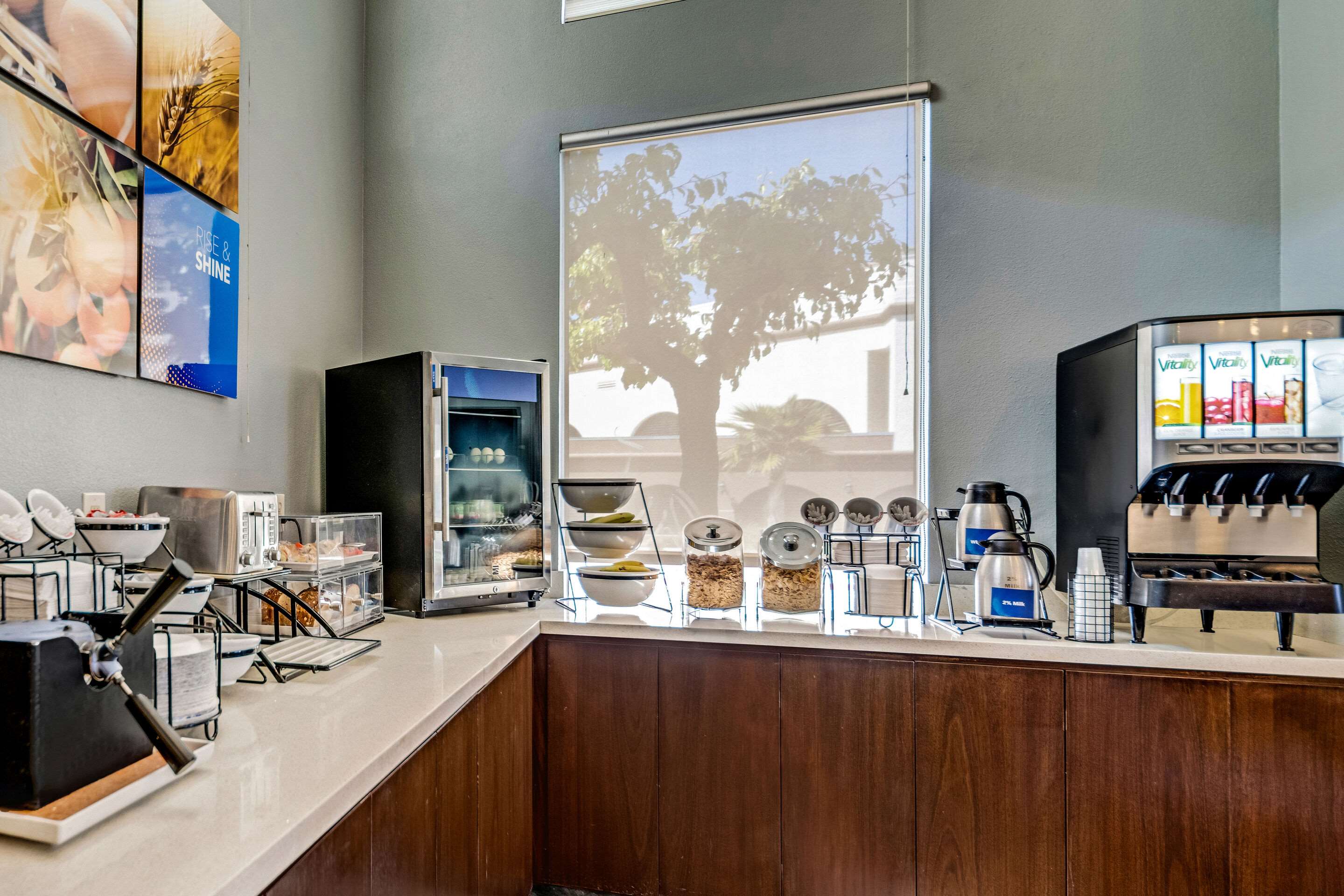 Breakfast area | Comfort Inn Beach/Boardwalk Area