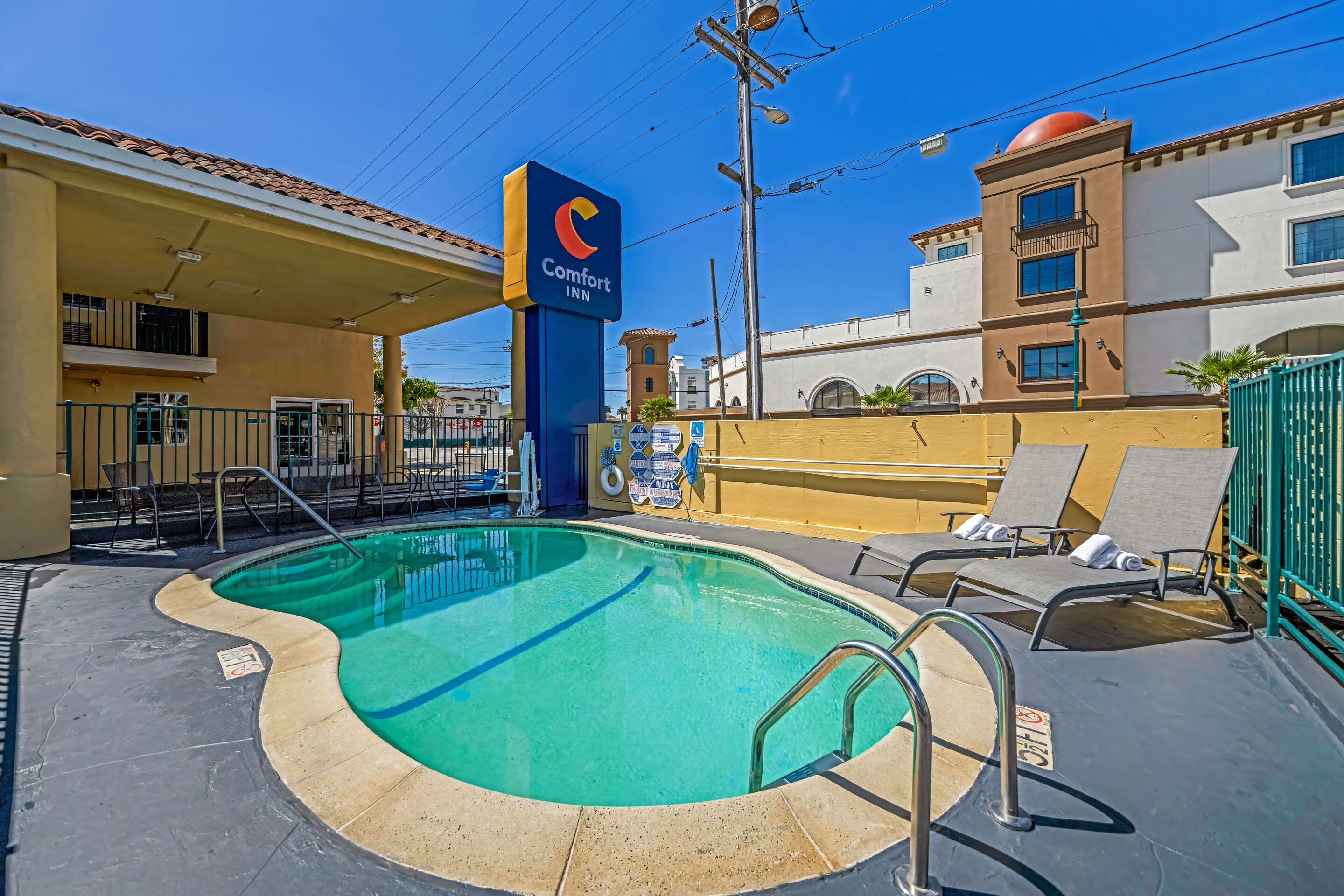 Outdoor pool | Comfort Inn Beach/Boardwalk Area