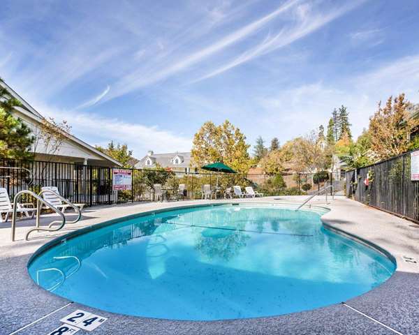 Pool - Quality Inn Yosemite Valley Gateway Mariposa